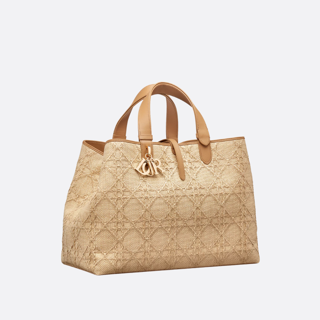 DIOR SIEMPRE UN CARTERA GRANDE
