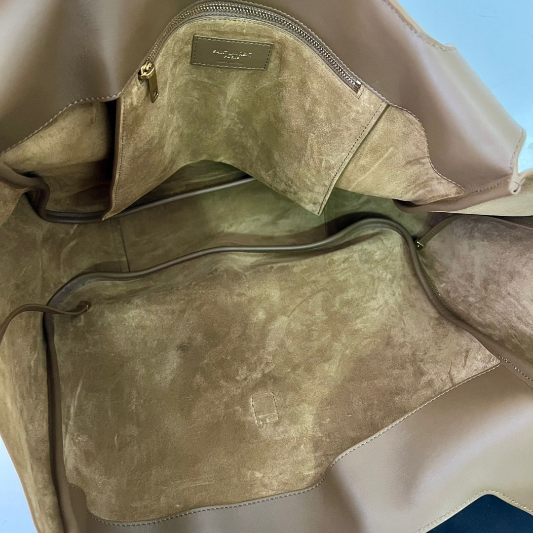 DE 5 A 7 BEA AUS VELOURSLEDER VON YVES SAINT LAURENT