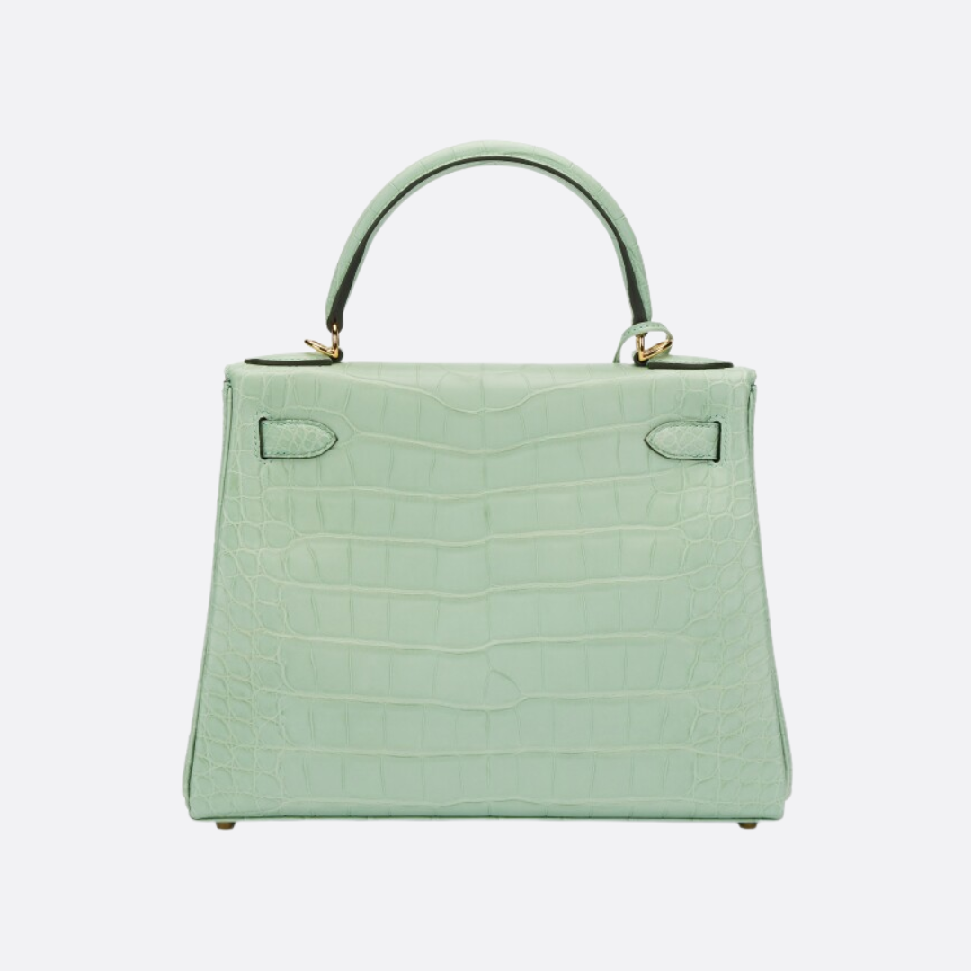 HERMÈS VERT D'EAU MATTA ALLIGATOR RETOURNE KELLY 28 CON HARDWARE DORADO, 2021 (EDICIÓN LIMITADA)