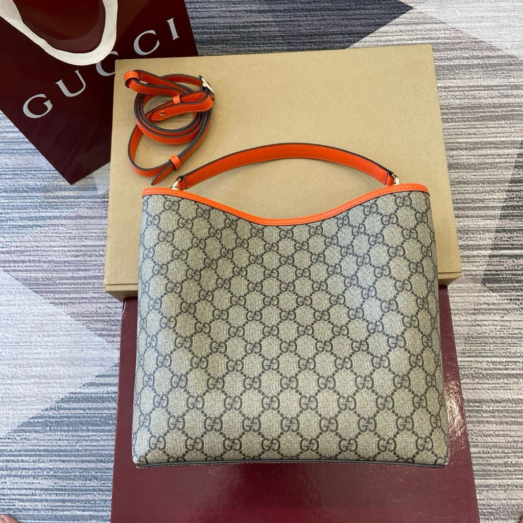 CARTERA MEDIANO CON EMBLEMA GG GUCCI
