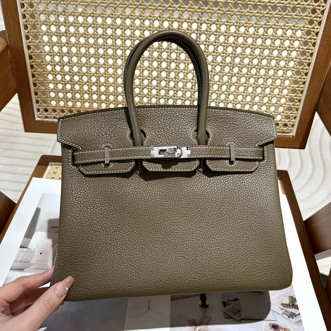 HERMÈS BIRKIN 25 HSS CRAIE/GRIS TOURTERELLE EN PIEL TOGO CON HERRAJES DORADOS CEPILLADOS