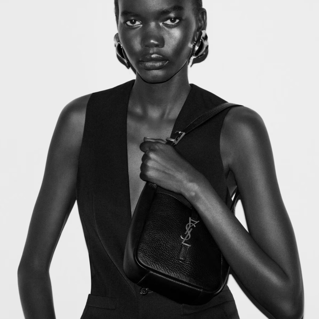 SAINT LAURENT – CARTERA BABY LE 5 À 7 SUAVE DE PIEL GRANULADA