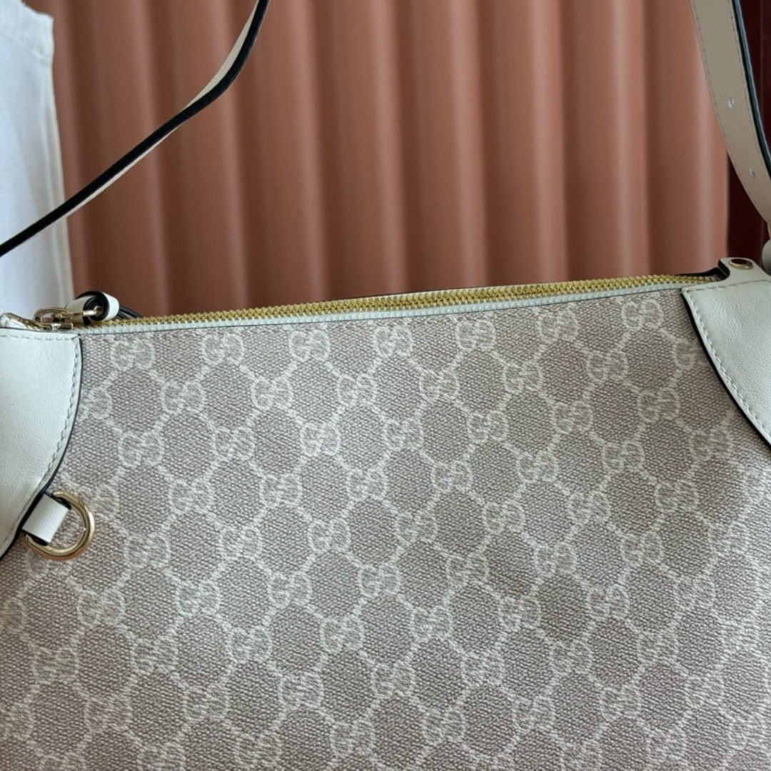 CARTERA DE HOMBRO PEQUEÑO CON EMBLEMA GG