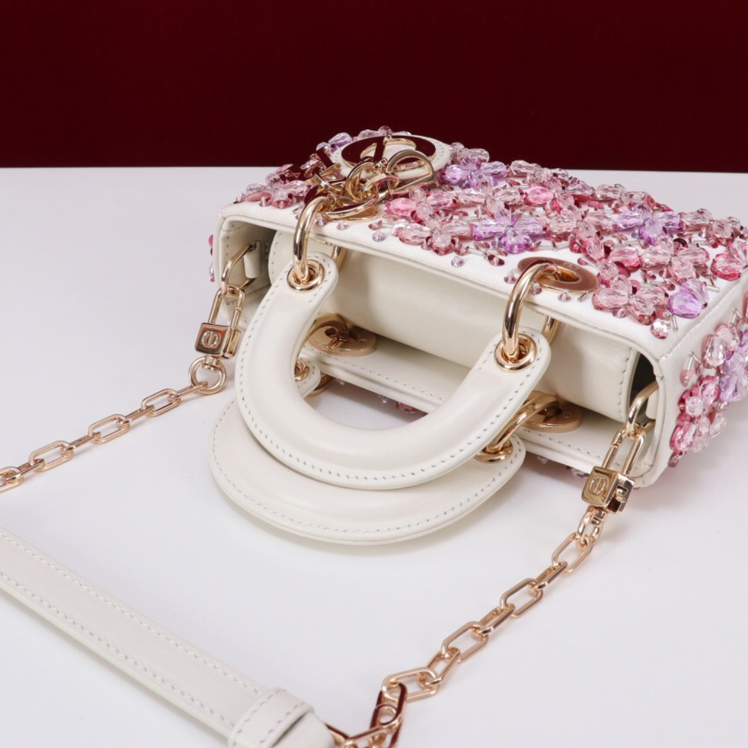 CARTERA DIOR LADY D-JOY MICRO DE PIEL DE BECERRO BLANCA CON BORDADO FLORAL ROSA Y STRASS