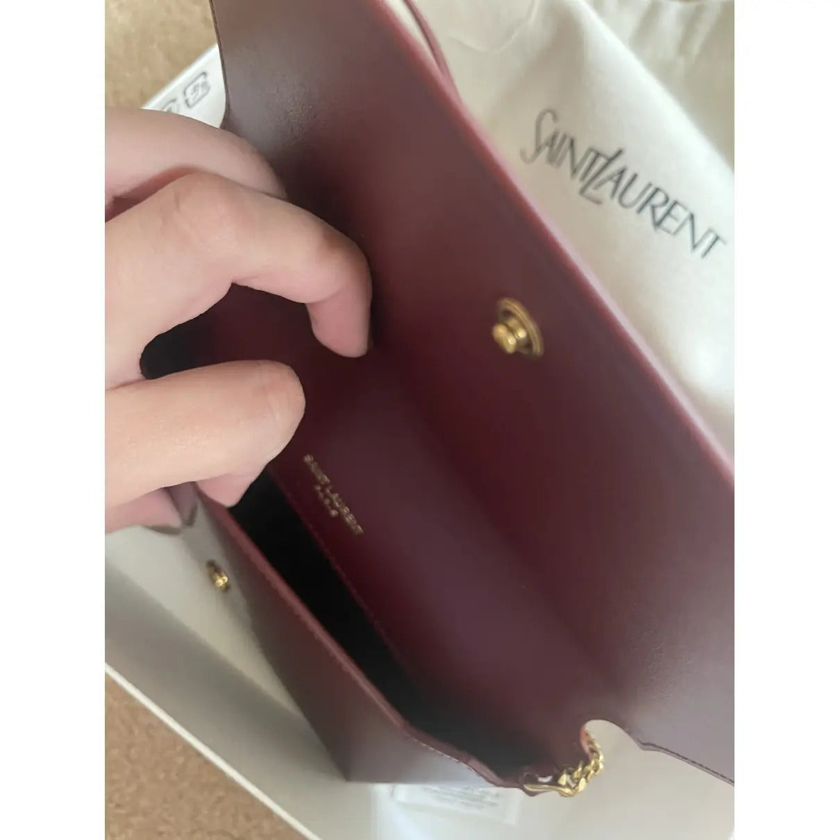 YVES SAINT LAURENT KATE PEQUEÑO EN CHAROL