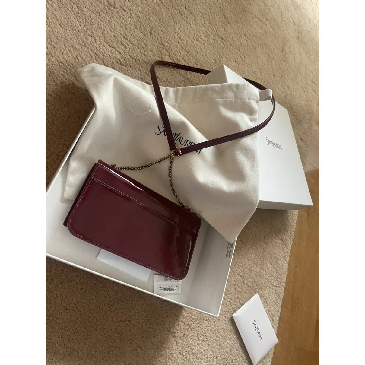 YVES SAINT LAURENT KATE PEQUEÑO EN CHAROL