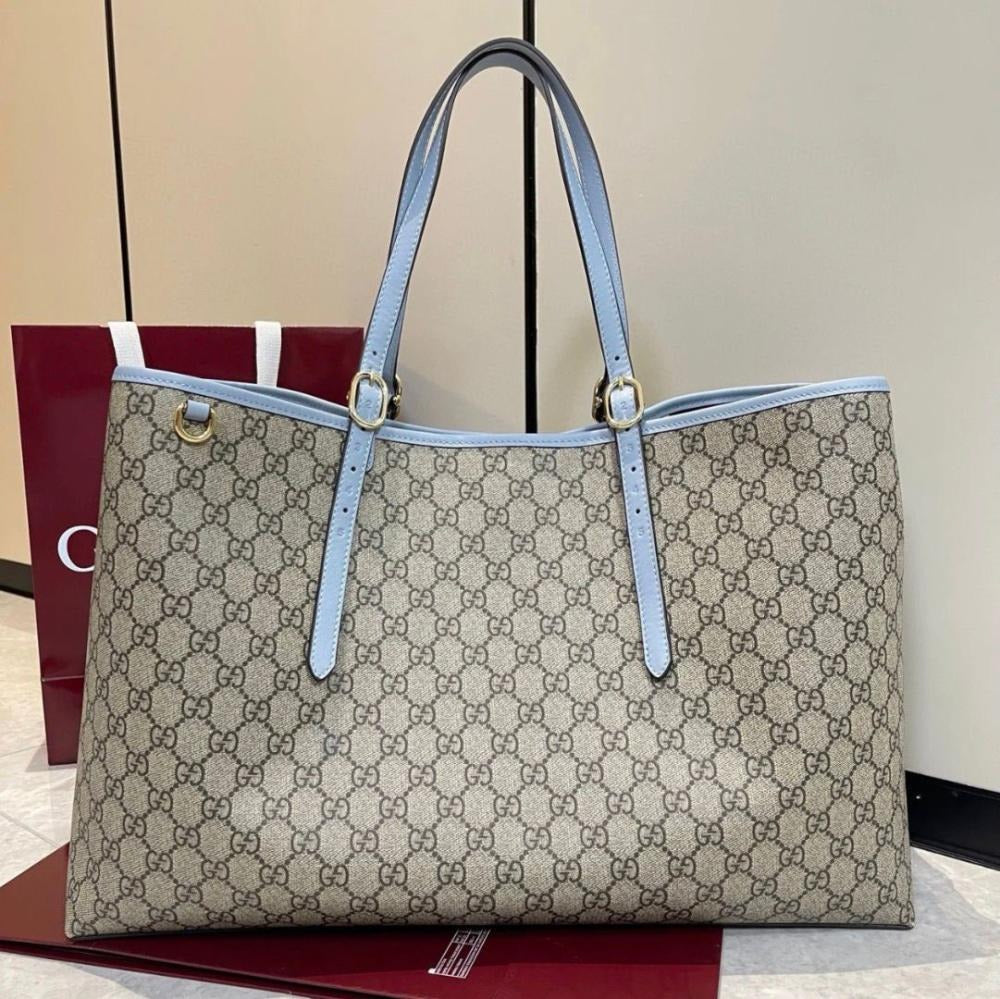 CARTERA DE COMPRAS GROSSER CON EMBLEMA GG DE GUCCI