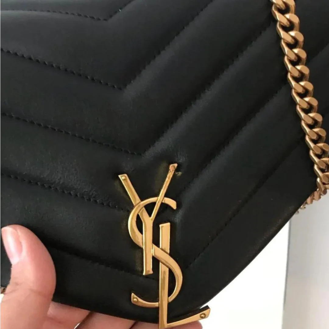 SAINT LAURENT LOULOU PEQUEÑO APARATO ACOLCHADO